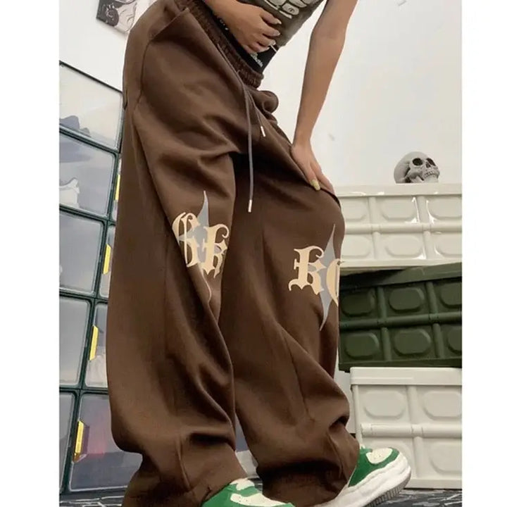 Unisex brown y2k pattern jogging pants - m