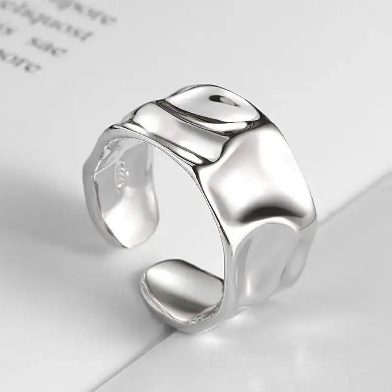 Bold geometric zinc alloy rings that attract attention