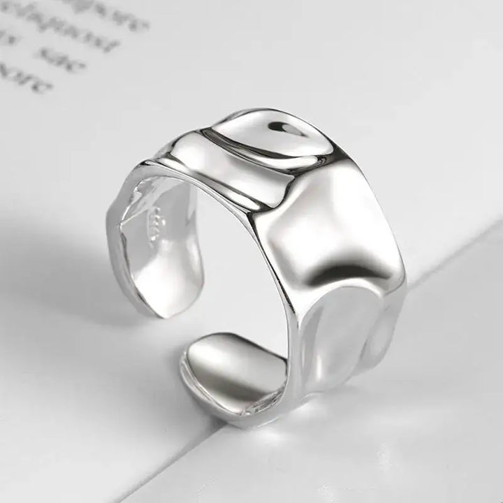 Bold geometric zinc alloy rings that attract attention