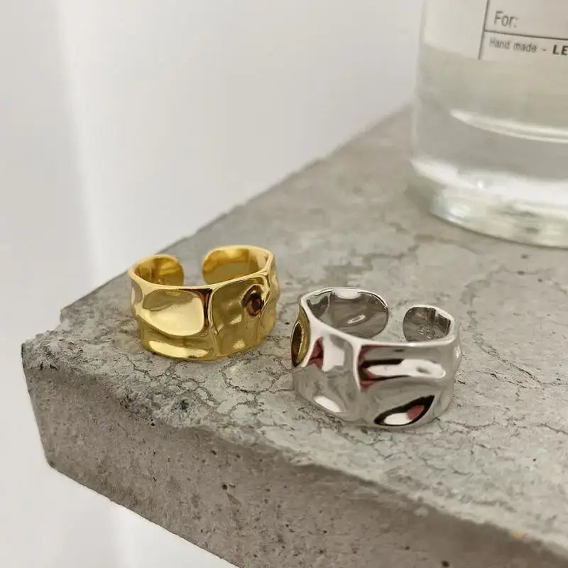 Bold geometric zinc alloy rings that attract attention