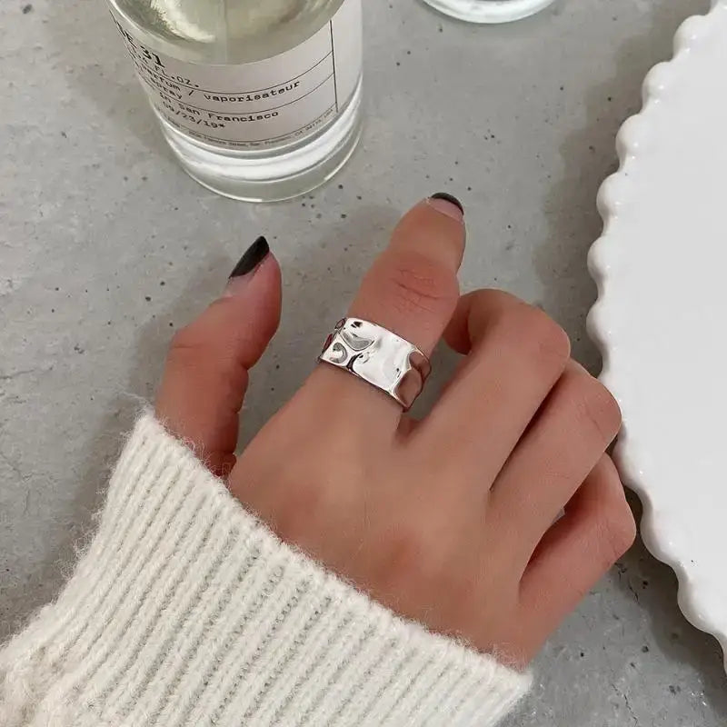 Bold geometric zinc alloy rings that attract attention