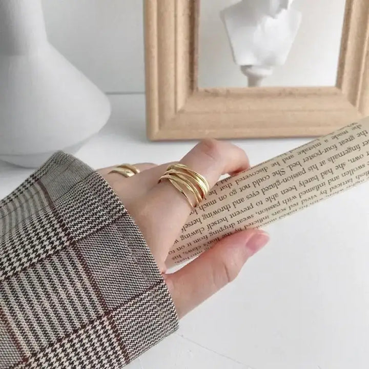 Bold geometric zinc alloy rings that attract attention