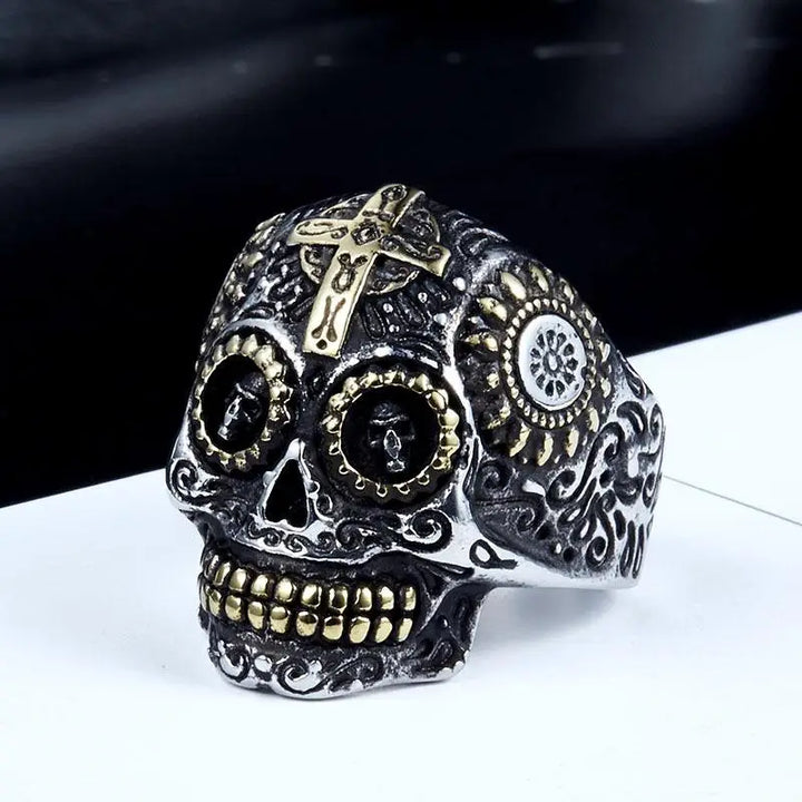 Y2k carved temple skull ring in durable titanium steel - between gold / 54 mm - rings
