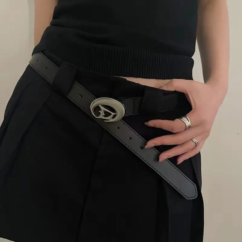 Y2k streetwear belt: 2000s urban style