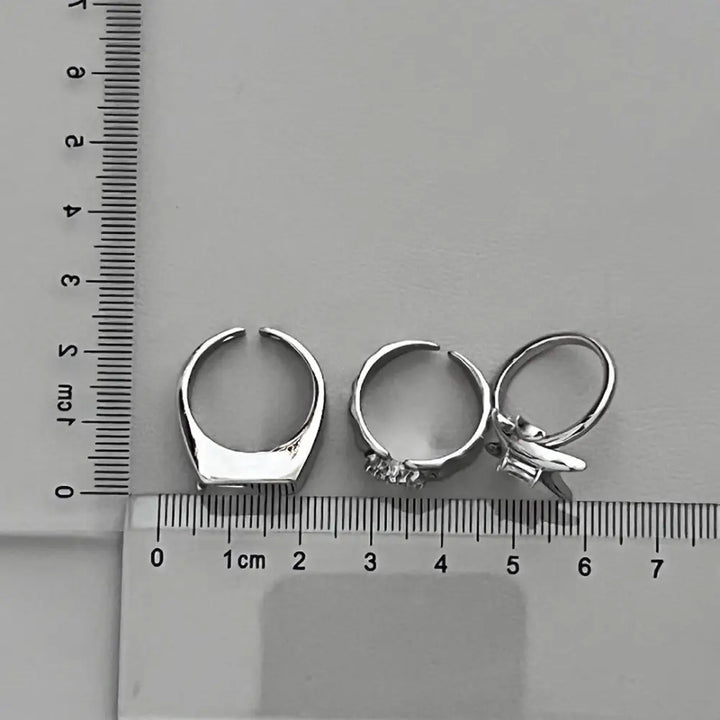 Y2k irregular crystal rings with unique star design