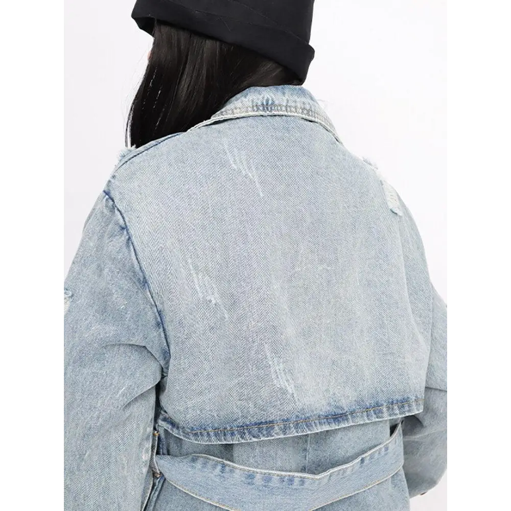 Light-wash denim coat with wide lapel collar for laid-back style