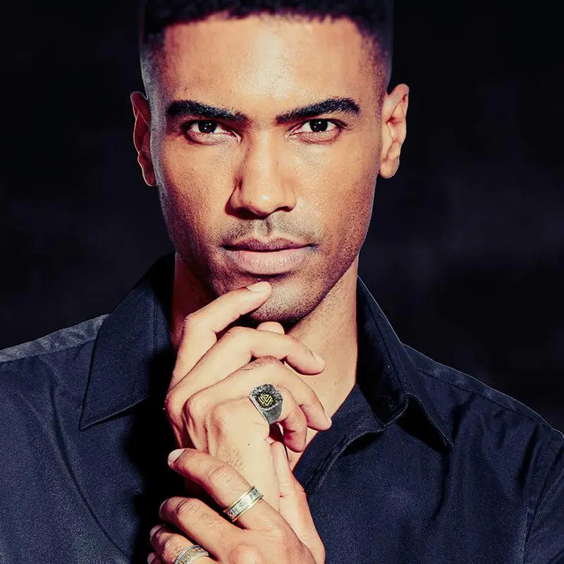 Golden viking wolf head ring in titanium for bold style - opening adjustable 54-67mm - rings