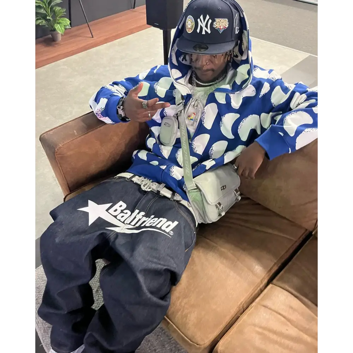 Avant-garde jeans with exclusive writing - 2 / s