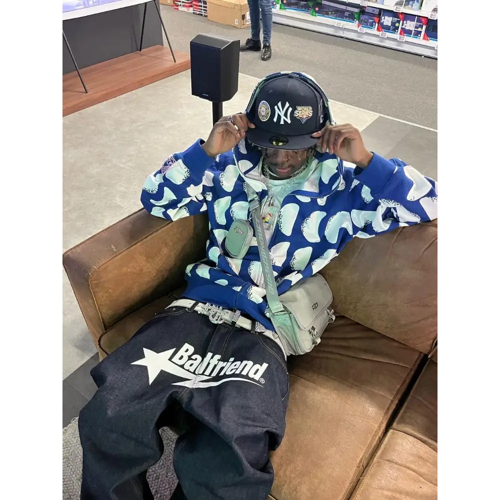 Avant-garde jeans with exclusive writing