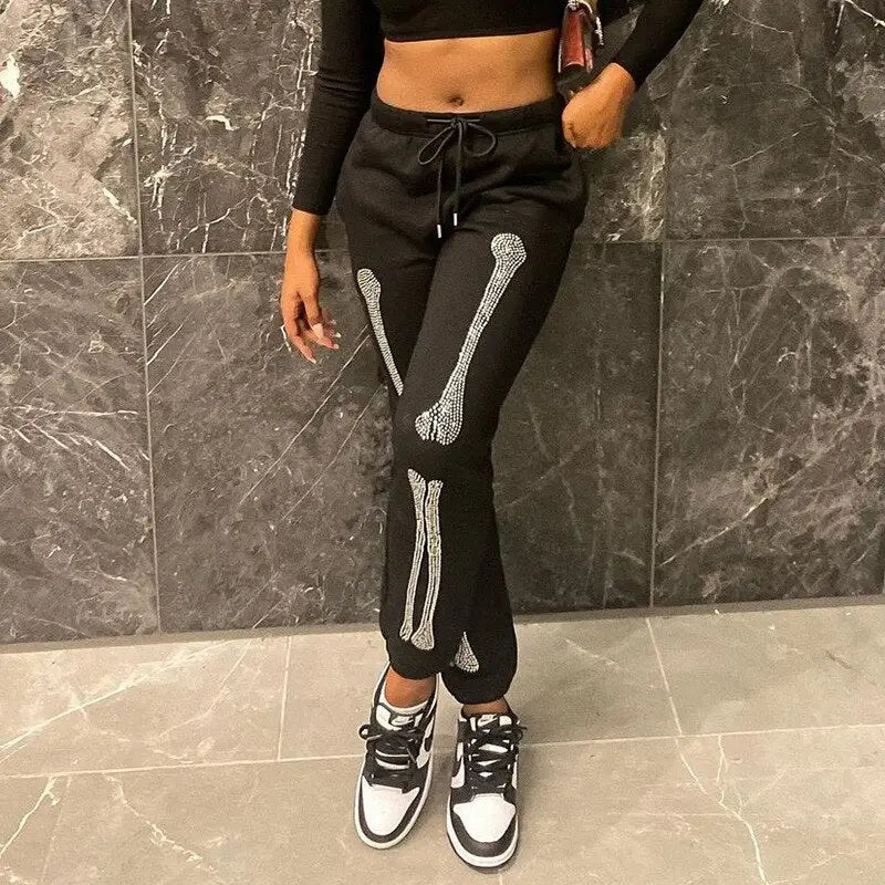 Y2k skeleton jogging: comfort and style guaranteed