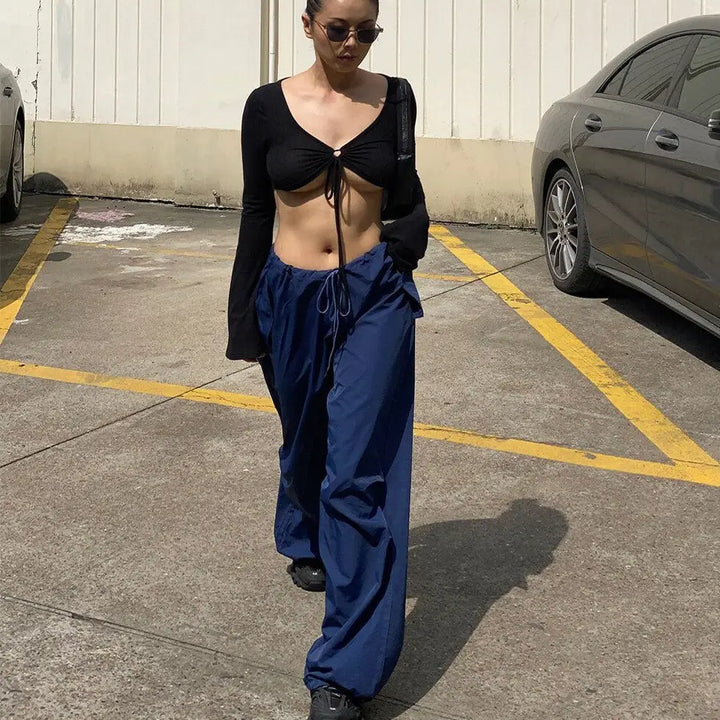 Pantalon parachute bleu style y2k élégant