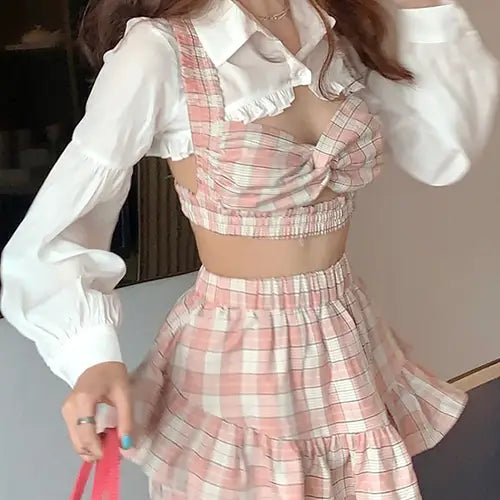 Sexy 2000s schoolgirl outfit for a fun and flirty look