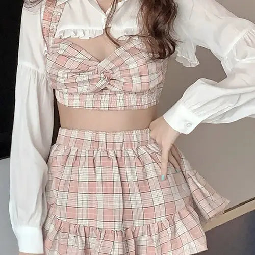 Sexy 2000s schoolgirl outfit for a fun and flirty look
