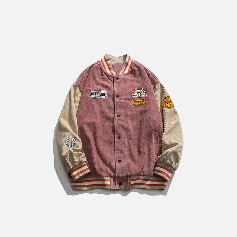 une veste pink avec des patchs sur les manches et les manchons