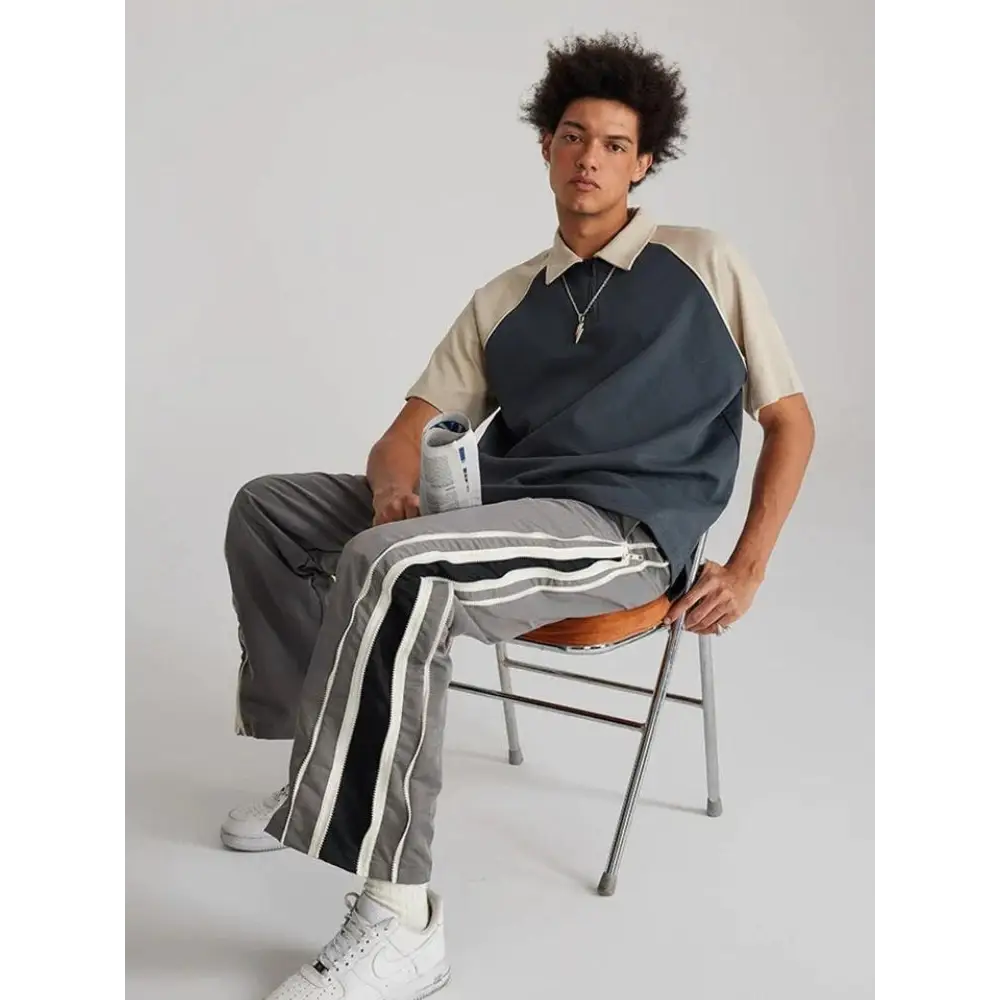 Unisex polo tee with classic collar and contrast color design