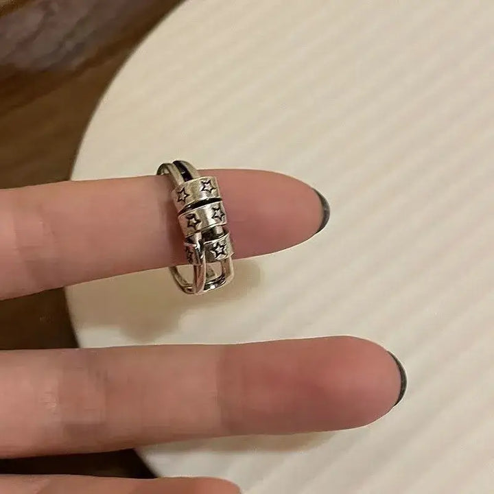 Bold star shaped rings made from durable zinc alloy - b / one size