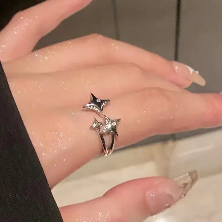 Bold star shaped rings made from durable zinc alloy - d / one size