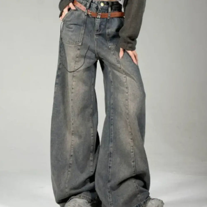 Wide baggy y2k jeans with belt for urban fashion lovers