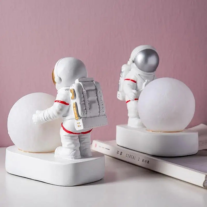 Astronaut bedside lamp for aesthetic bedroom ambiance