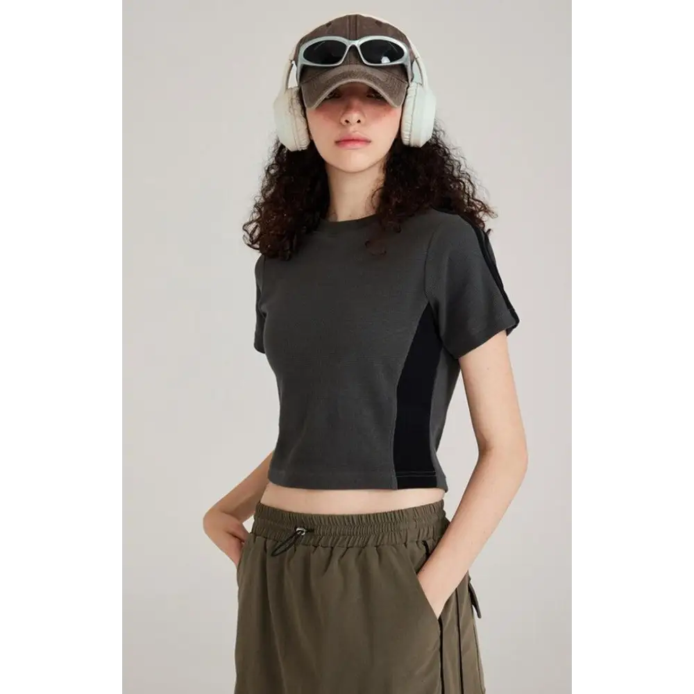 Trendy cropped tee for y2k style and comfortable fit