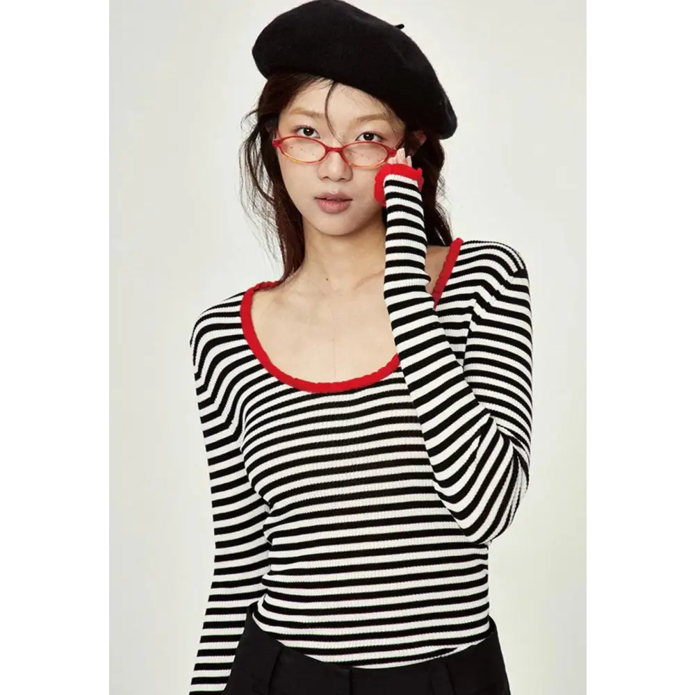 Basic striped scoop neckline top - black / s