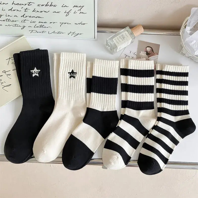 Black & white minimal socks y2k - a / one size
