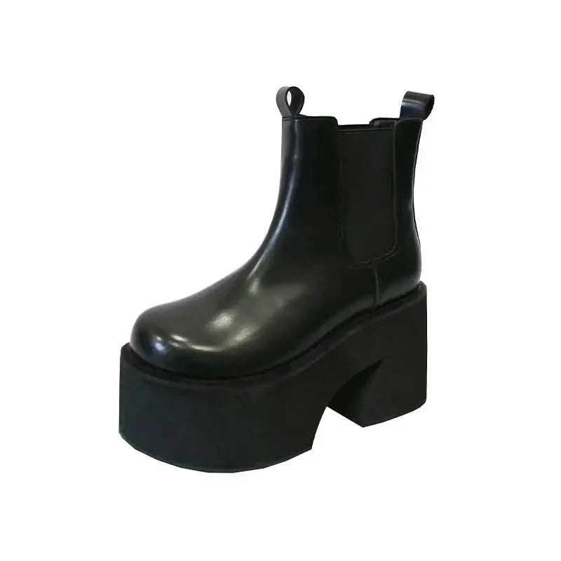 Y2k inspired chelsea boots with square heel and ankle height - black / us 4.5