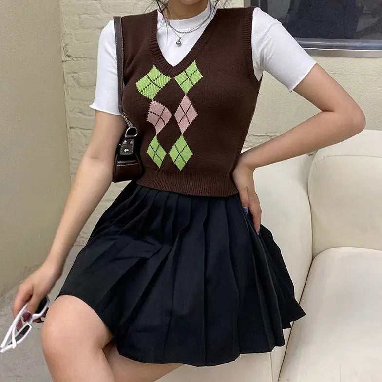 Aesthetic brown argyle vest with sleeveless design and v neckline - free size