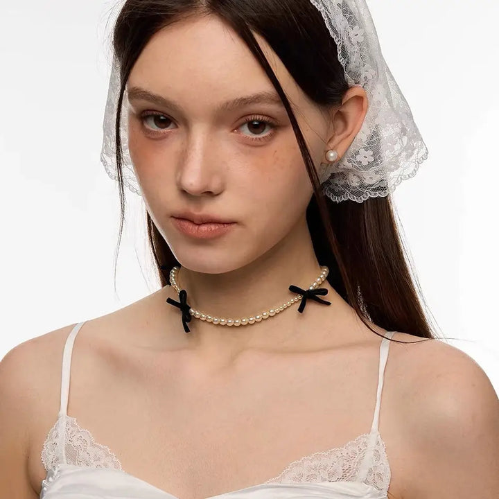 Elegant pearl choker with velvet bows for y2k fashion lovers - standart / white/black - necklace