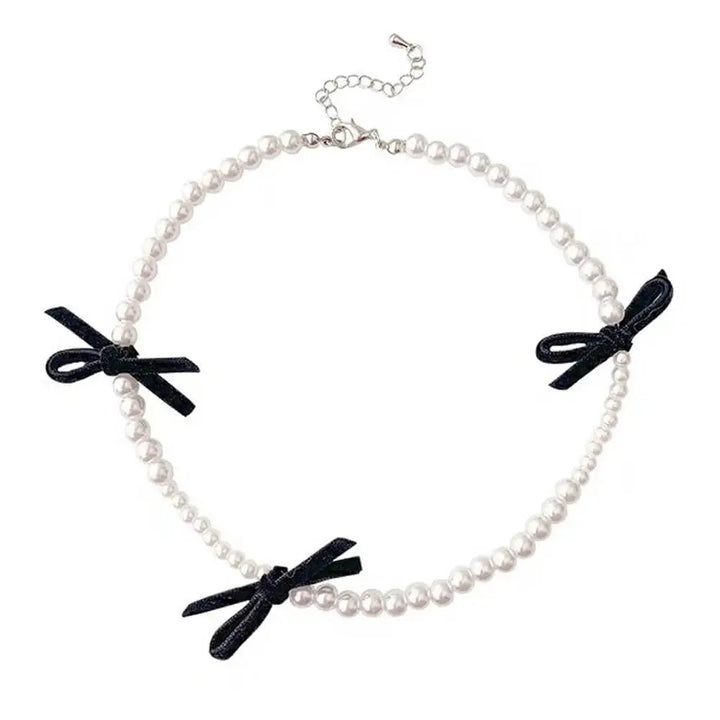 Elegant pearl choker with velvet bows for y2k fashion lovers - standart / white/black - necklace