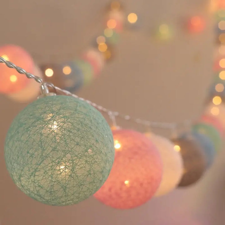 Aesthetic cotton ball string lights for room ambiance - multicolor / battery