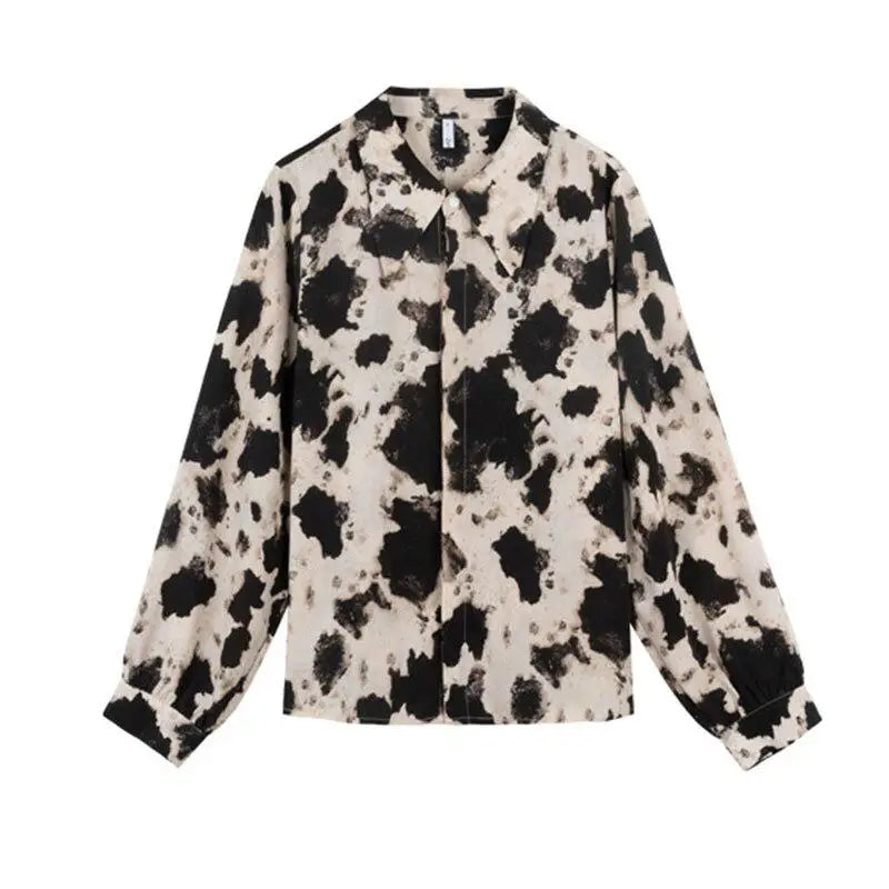 Vintage cow print blouse with classic collar and button fastening