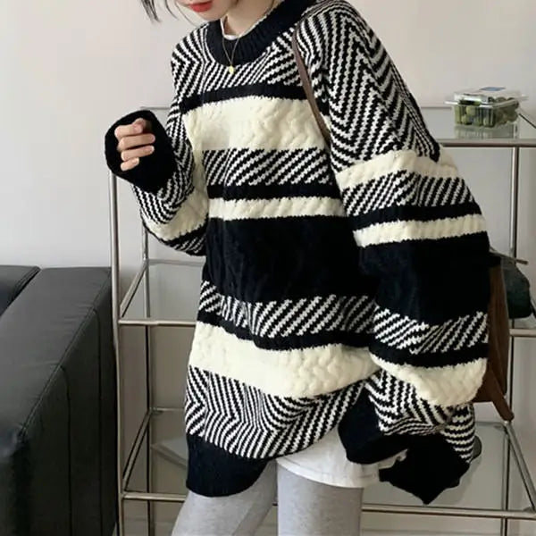 Y2k vintage aesthetic full zip sweater for a retro look - free size / black/white