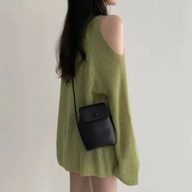 Loose knit sweater with cut-out shoulders and v-neckline