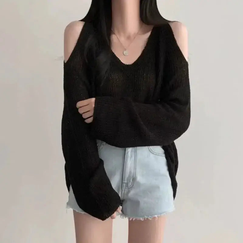 Loose knit sweater with cut-out shoulders and v-neckline - black / one size