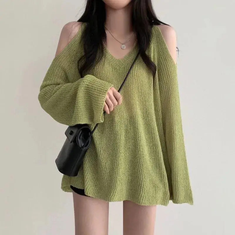 Loose knit sweater with cut-out shoulders and v-neckline - green / one size