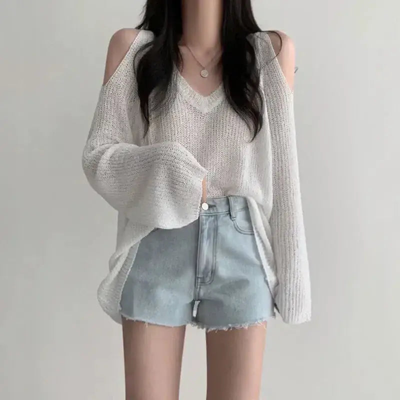 Loose knit sweater with cut-out shoulders and v-neckline - white / one size