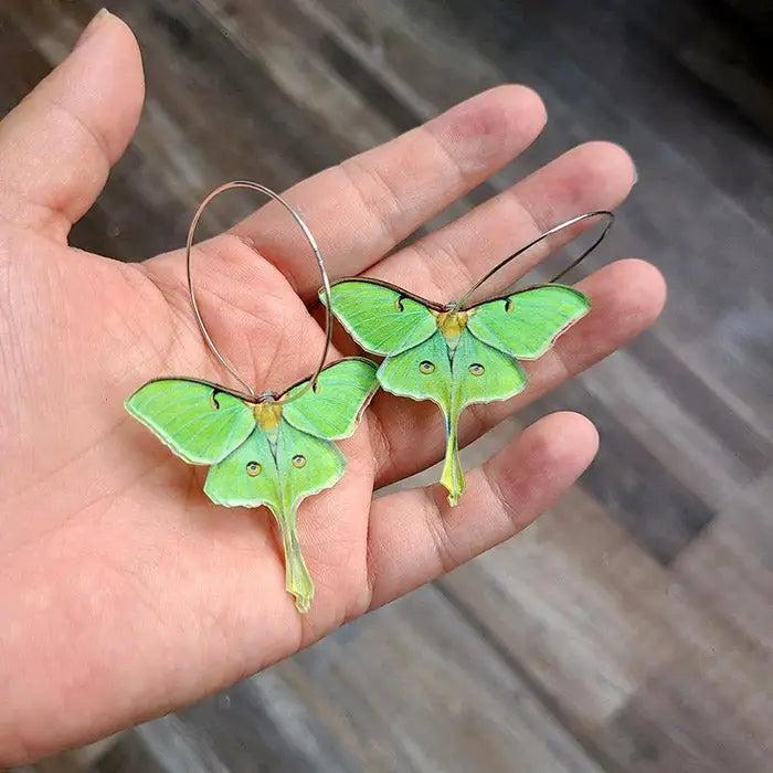 Green butterfly earrings for a stylish touch of nature - standart / earrings