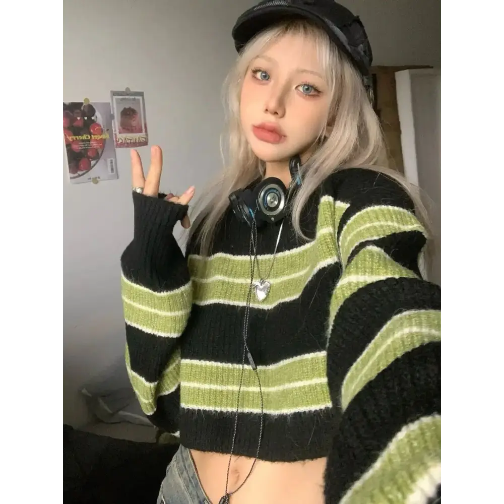 Green striped crop sweater for a cozy grunge look - s