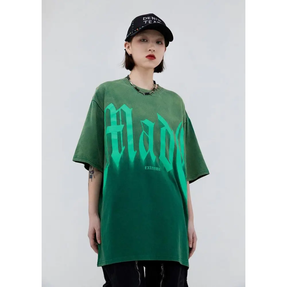 Graphic print crew neck tee with bold gradient color design - green / m