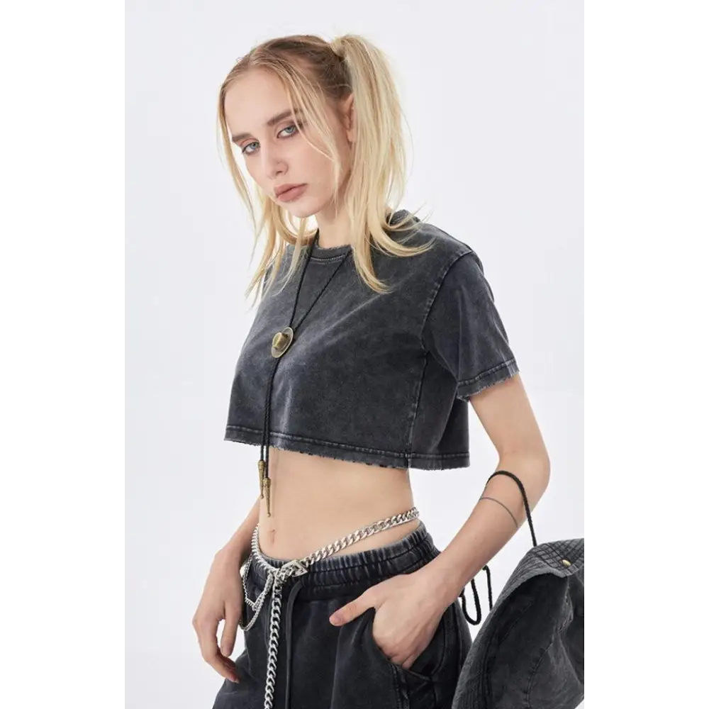 Washed crop top with crew neck for grunge aesthetic styles