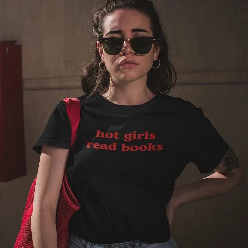 Hot girls read books relaxed fit tee for casual comfort - black / s