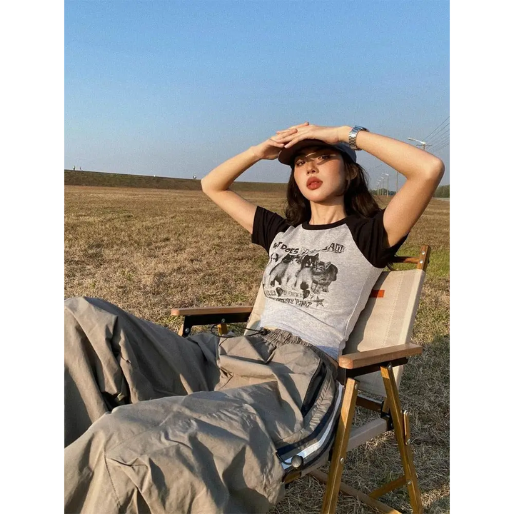 Gray crop tee with kitty graphic and short sleeves