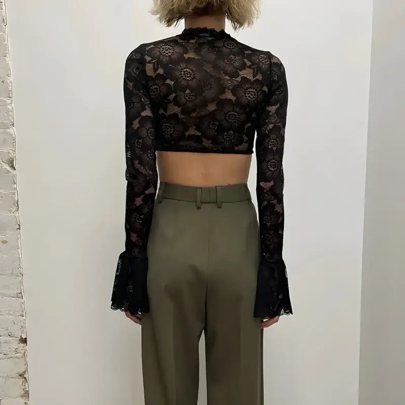 Chic y2k cropped top with high neck and flare cuffs - crop