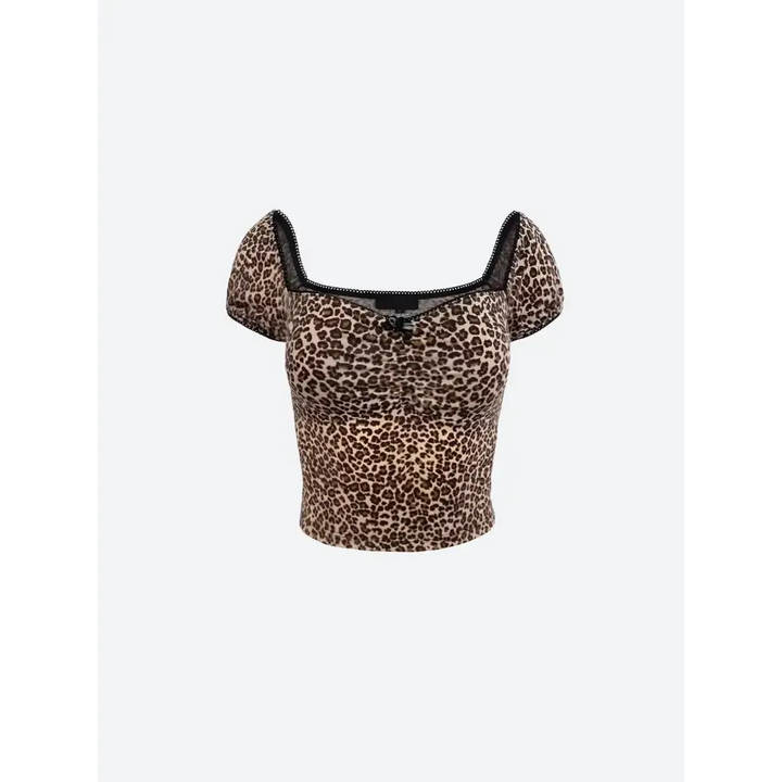 Cropped leopard top for y2k style with high-waisted jeans - crop