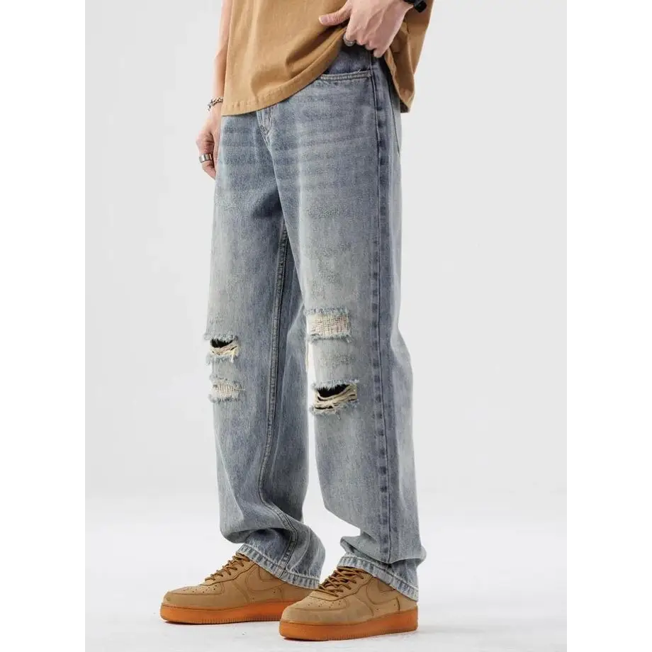 Light wash distressed knee jeans