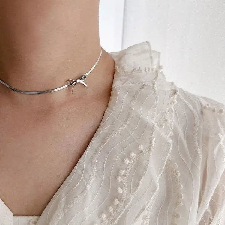 Metal bow choker necklace for a stylish aesthetic outfit - standart / silver