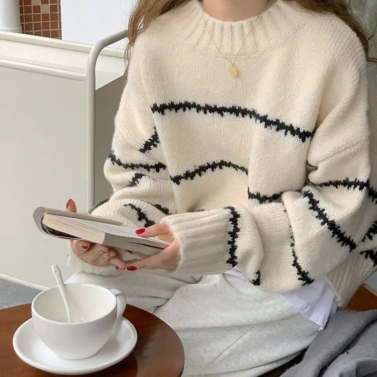 Aesthetic striped sweater for a cozy modern look - free size / white