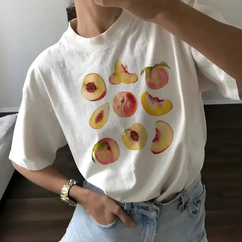 Peach graphic tee for a playful y2k summer look