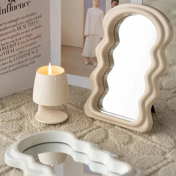 Quirk wave beauty mirror for a glamorous makeup experience